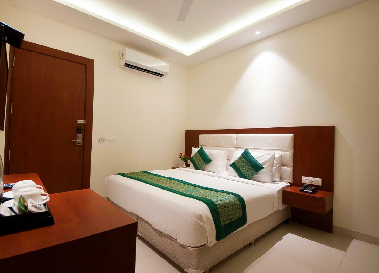 Hotel Z Suites- Delhi Igi Airport Нью-Дели Экстерьер фото