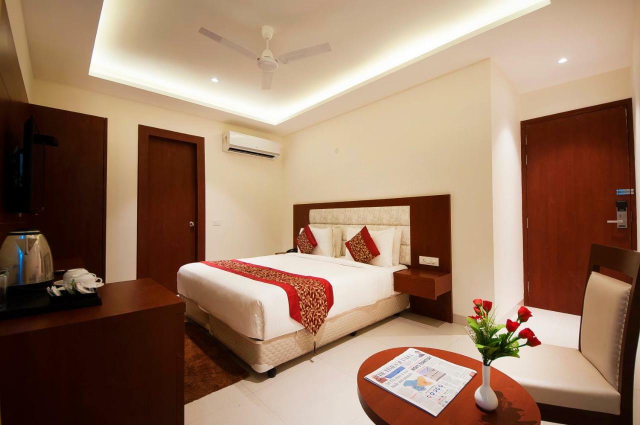 Hotel Z Suites- Delhi Igi Airport Нью-Дели Экстерьер фото